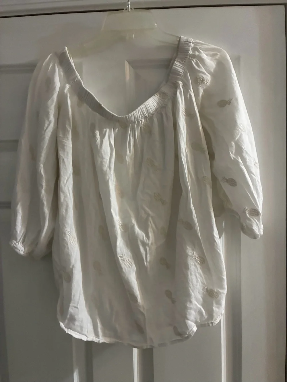 Old Navy White Puff Sleeve Embroidered Pineapple Peasant Blouse